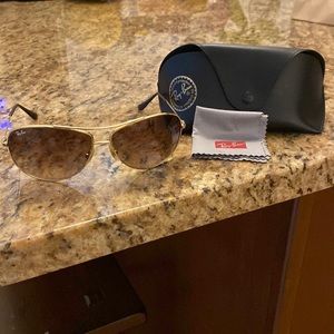 Aviator Ray-Ban Sunglasses: Women’s